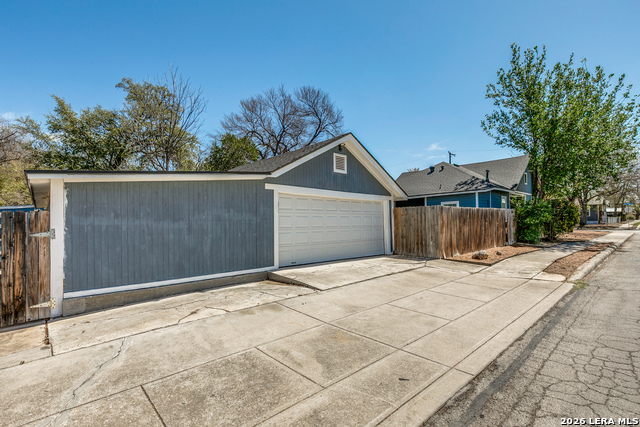 Image 25 of 26 For 729 Kings Hwy W