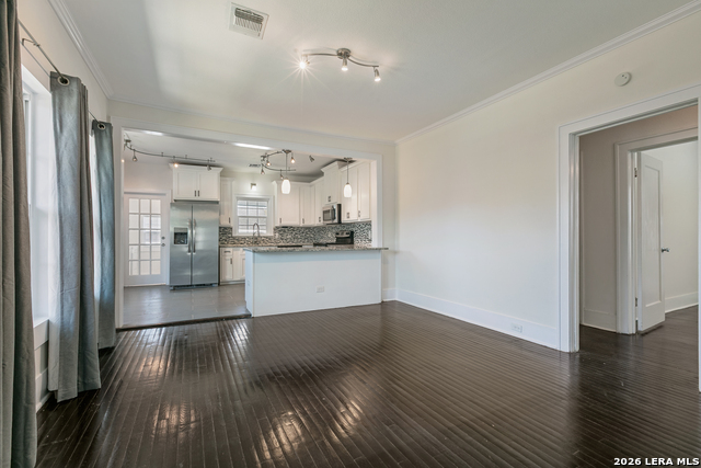 Image 6 of 26 For 729 Kings Hwy W