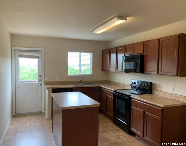 Listing photo id 2 for 3423 Bisley  