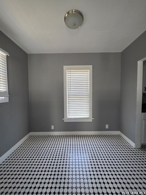 Image 4 of 18 For 930 Grayson E 1