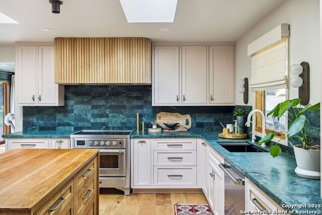 Image 14 of 44 For 2330 Blanton Dr