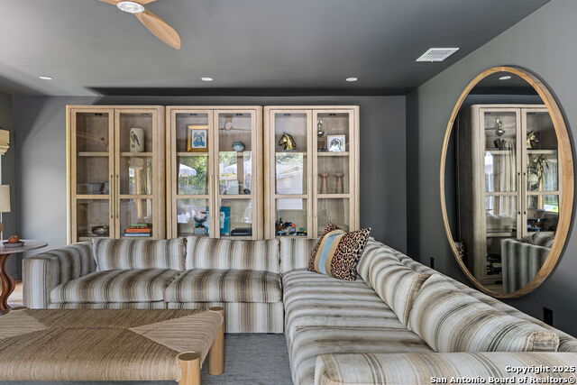 Image 20 of 44 For 2330 Blanton Dr