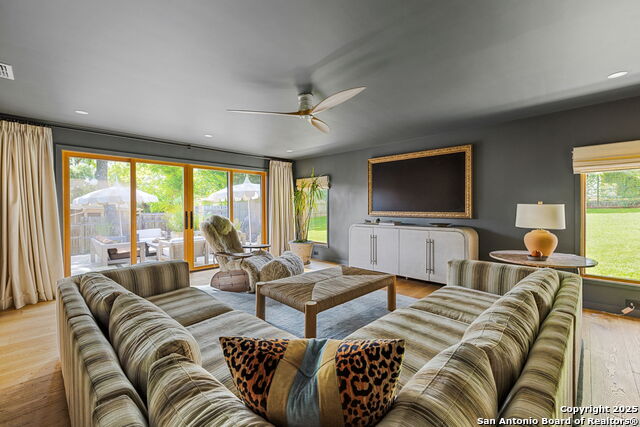 Image 21 of 44 For 2330 Blanton Dr