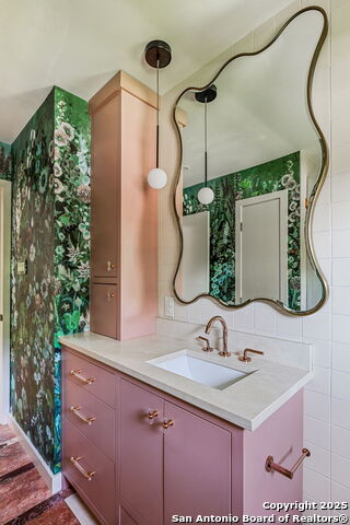 Image 25 of 44 For 2330 Blanton Dr