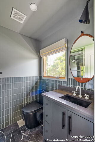 Image 28 of 44 For 2330 Blanton Dr