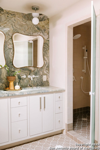 Image 33 of 44 For 2330 Blanton Dr