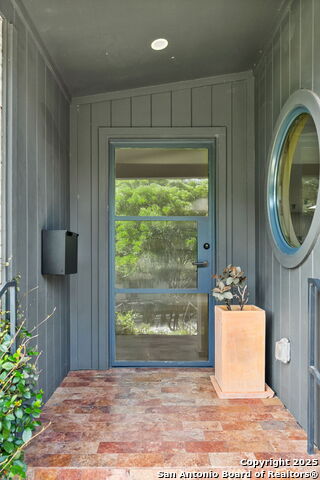 Image 5 of 44 For 2330 Blanton Dr