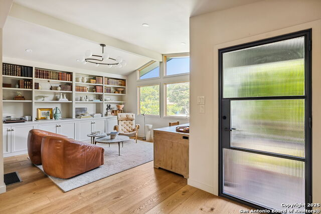 Image 6 of 44 For 2330 Blanton Dr