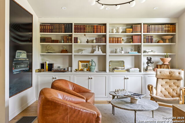 Image 8 of 44 For 2330 Blanton Dr