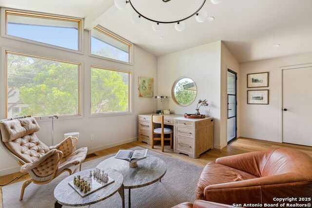 Image 9 of 44 For 2330 Blanton Dr