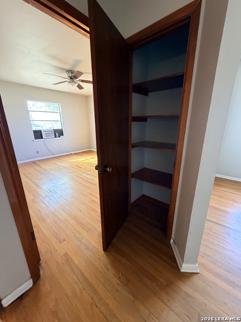 Listing photo id 6 for 4926 Alma  1