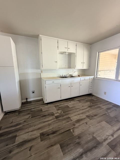 Listing photo id 3 for 4926 Alma  2