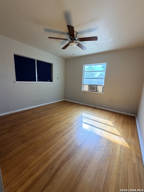 Listing photo id 4 for 4926 Alma  2