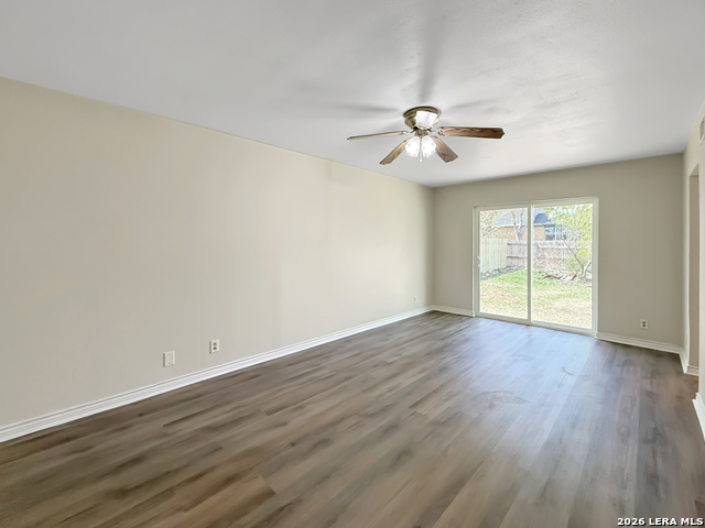 Image 13 of 32 For 11927 Dawnhaven St.