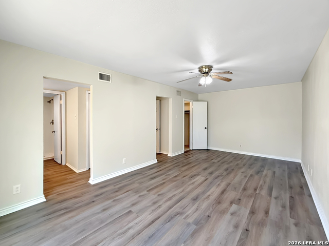 Image 14 of 32 For 11927 Dawnhaven St.