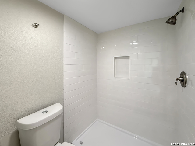 Image 15 of 32 For 11927 Dawnhaven St.