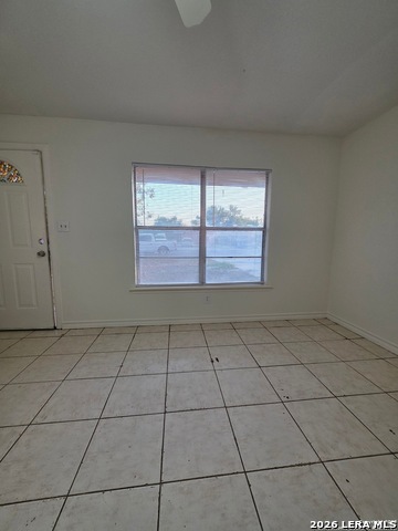 Image 2 of 8 For 915 Frio E 