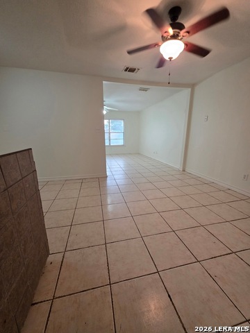 Image 5 of 8 For 915 Frio E 