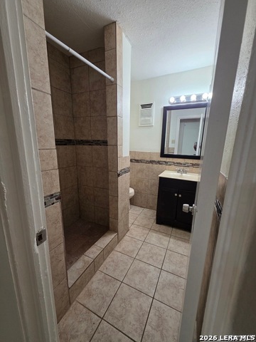 Image 7 of 8 For 915 Frio E 