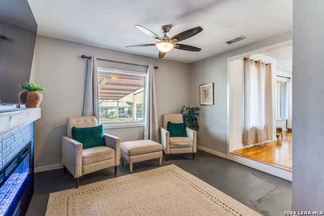 Image 10 of 29 For 302 Sullivan Dr