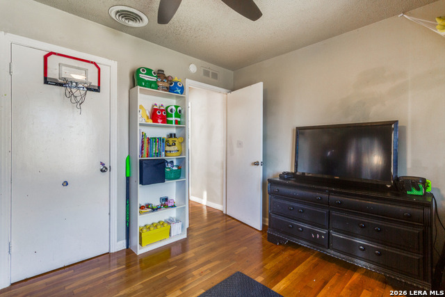 Image 11 of 29 For 302 Sullivan Dr