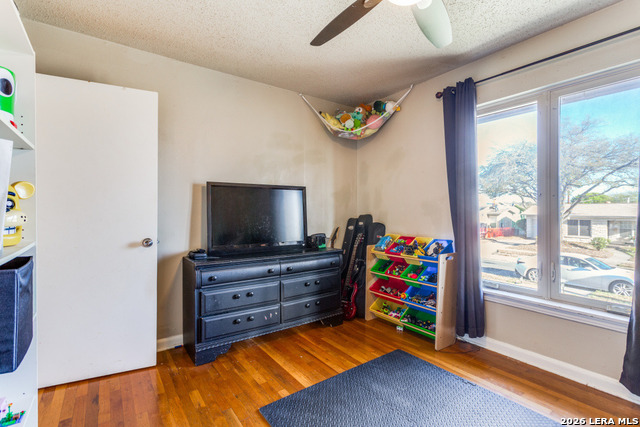 Image 21 of 29 For 302 Sullivan Dr