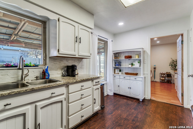 Image 6 of 29 For 302 Sullivan Dr