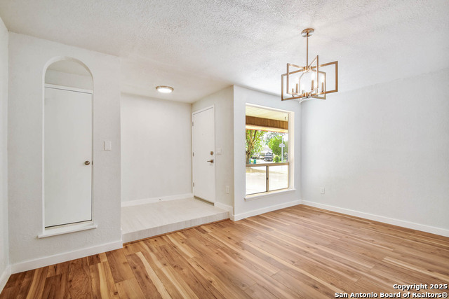 Image 13 of 26 For 8021 Harper Valley