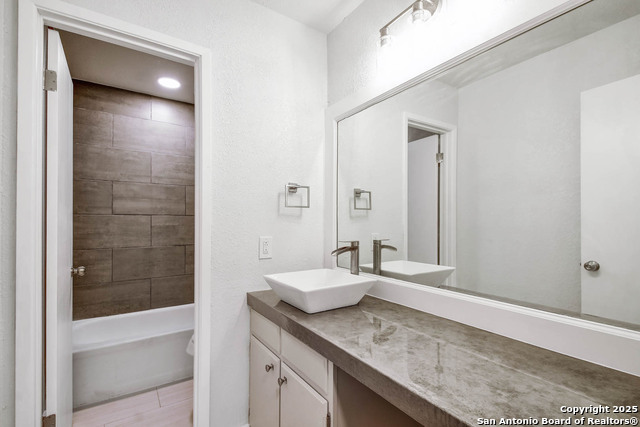 Image 18 of 26 For 8021 Harper Valley