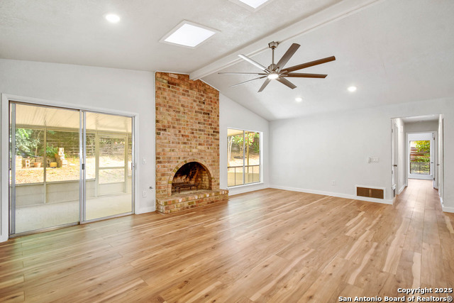 Image 4 of 26 For 8021 Harper Valley