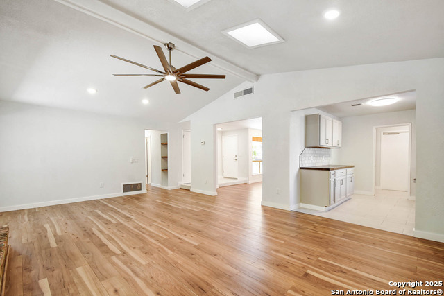 Image 5 of 26 For 8021 Harper Valley