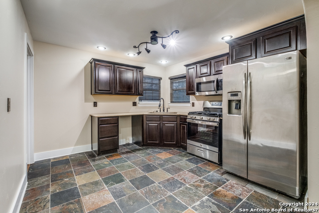 Image 11 of 30 For 419 Moursund Blvd