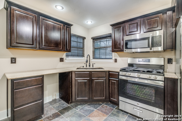 Image 12 of 30 For 419 Moursund Blvd