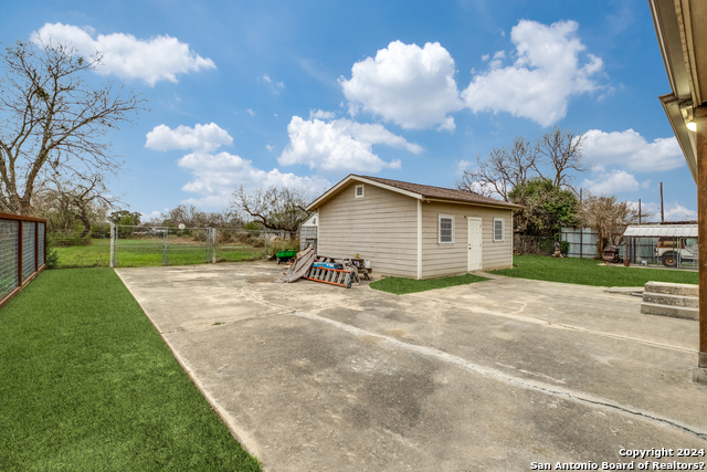 Image 20 of 30 For 419 Moursund Blvd