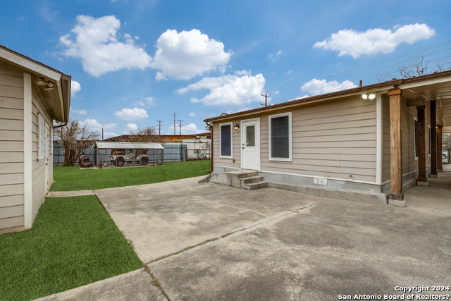 Image 21 of 30 For 419 Moursund Blvd