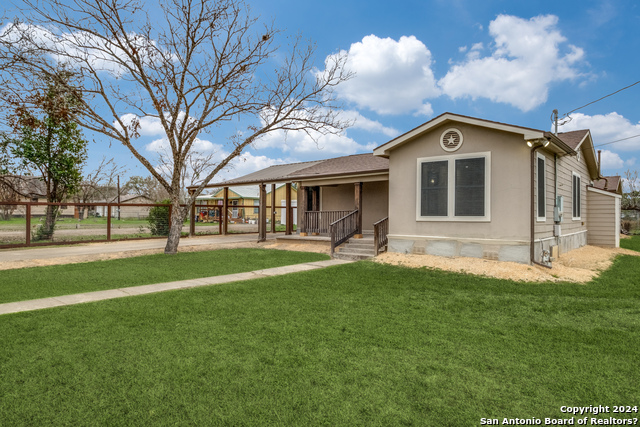 Image 4 of 30 For 419 Moursund Blvd