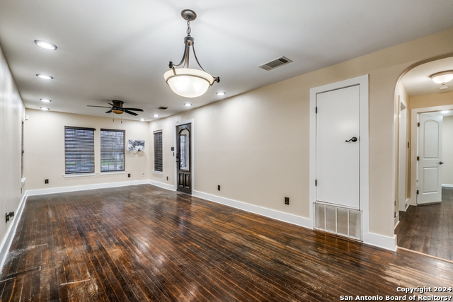 Image 8 of 30 For 419 Moursund Blvd