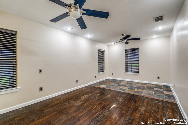 Image 9 of 30 For 419 Moursund Blvd