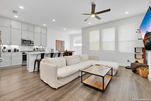 Image 5 of 38 For 8851 Oakland  Unit 36