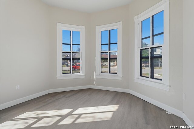 Image 16 of 28 For 530 Carson St E