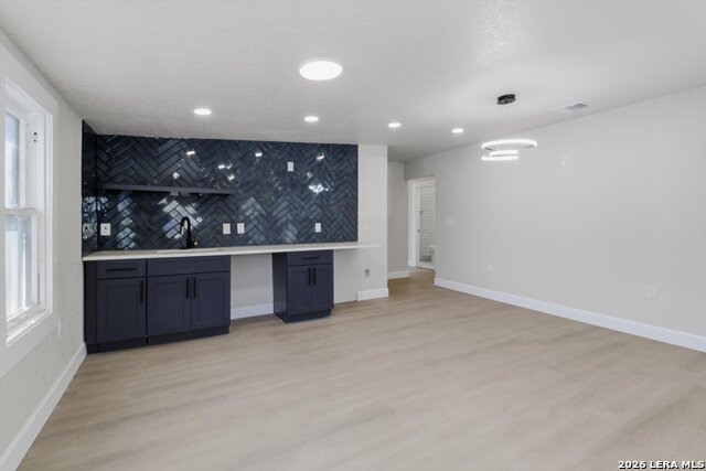 Image 24 of 28 For 530 Carson St E