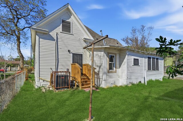 Image 27 of 28 For 530 Carson St E