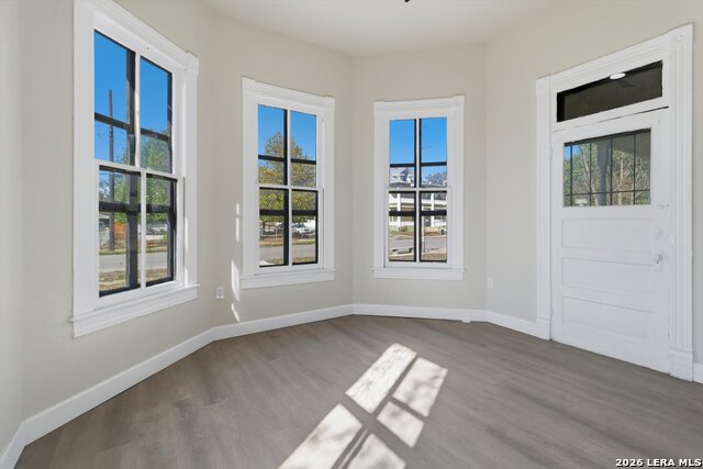 Image 6 of 28 For 530 Carson St E