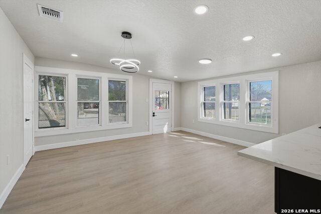 Image 7 of 28 For 530 Carson St E