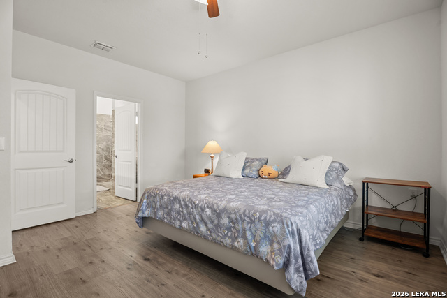 Listing photo id 17 for 7347 Bluebonnet Bay