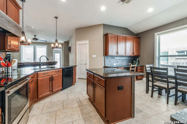 Image 7 of 25 For 1620 Sun Ledge