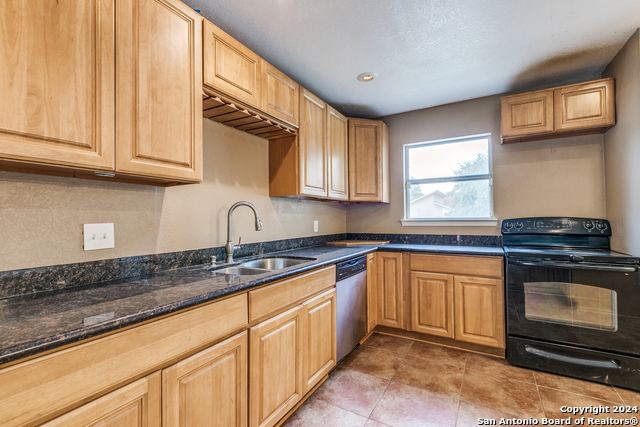 Image 13 of 25 For 8503 Ridge Stone St