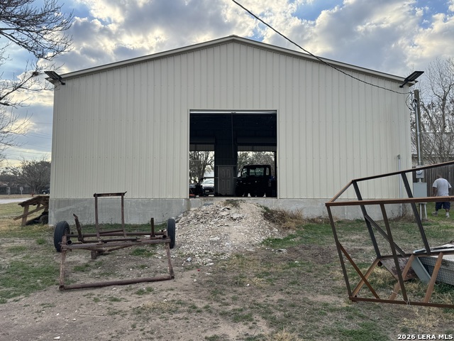 Image 16 of 22 For 406 Goliad  