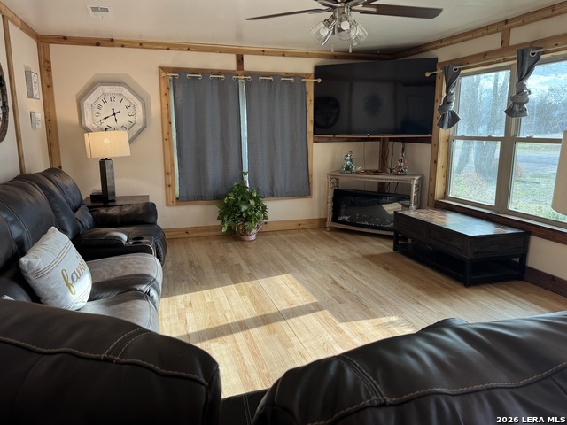 Image 8 of 22 For 406 Goliad  