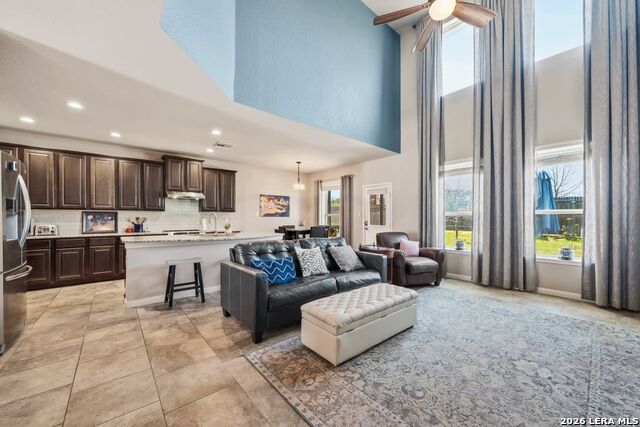 Image 6 of 30 For 924 Highland Vista
